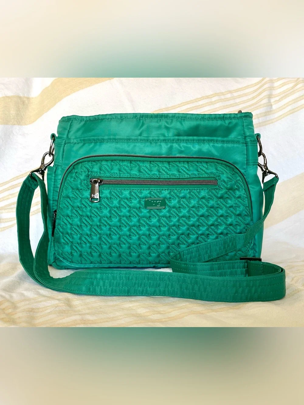 LUG | Kelly Green ☘️ Quilted Crossbody ~ 11”x 8.5”x 3” Medium - Picture 2 of 15